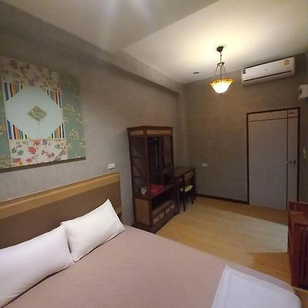 Buri Hostel Бангкок Экстерьер фото