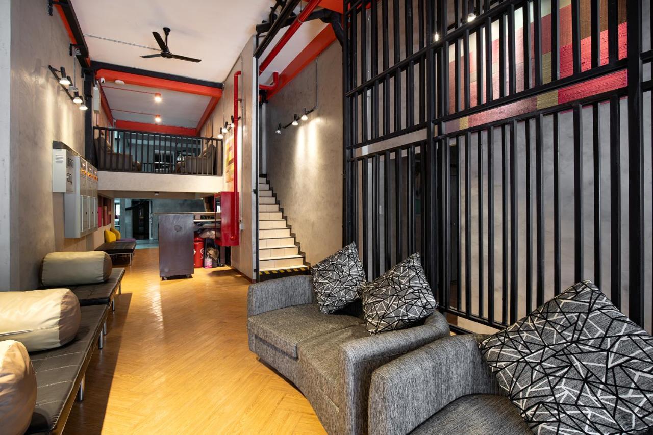 Buri Hostel Бангкок Экстерьер фото