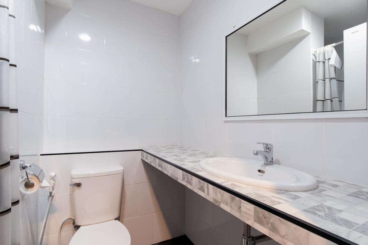 Buri Hostel Бангкок Экстерьер фото