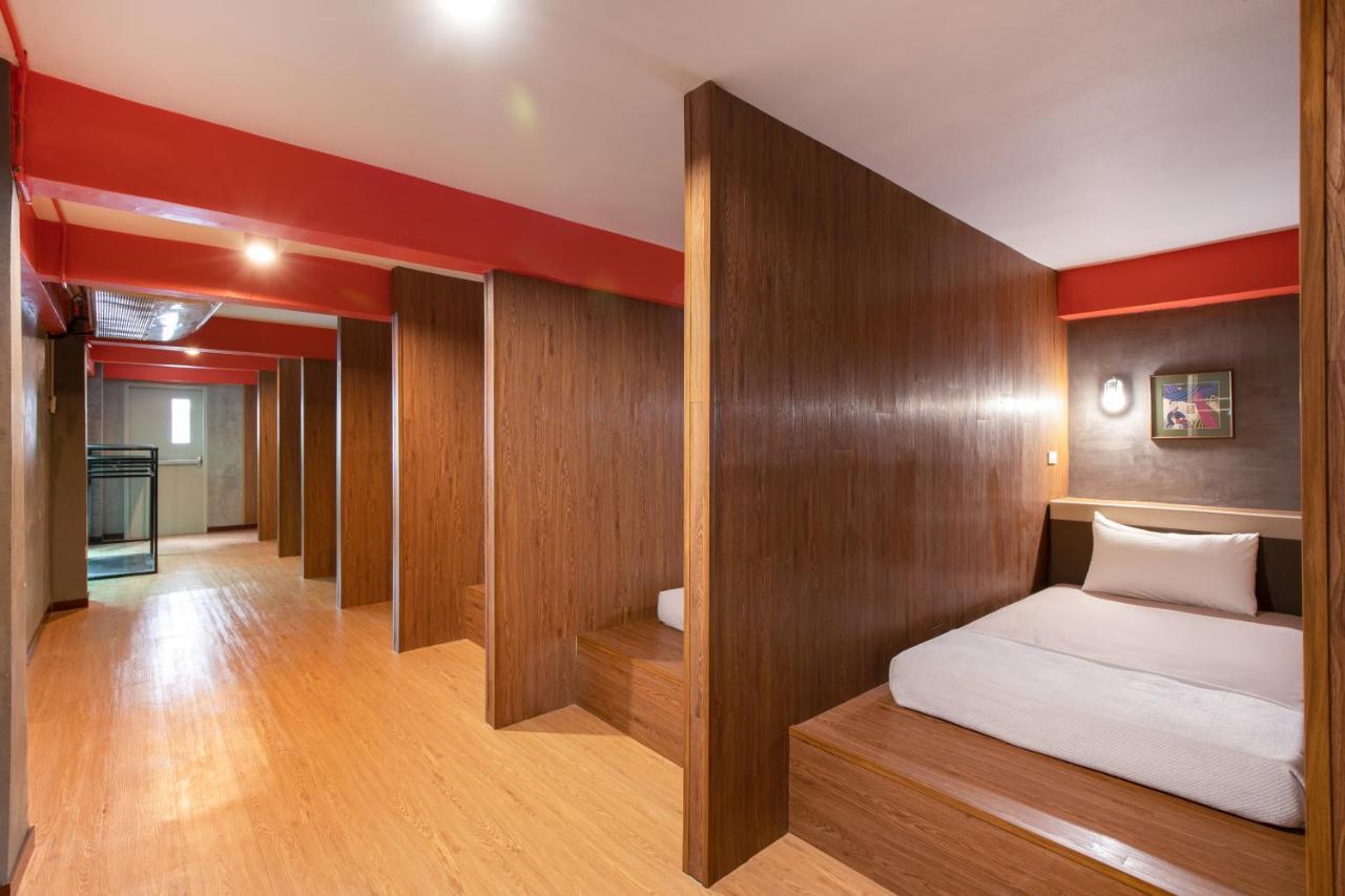 Buri Hostel Бангкок Экстерьер фото