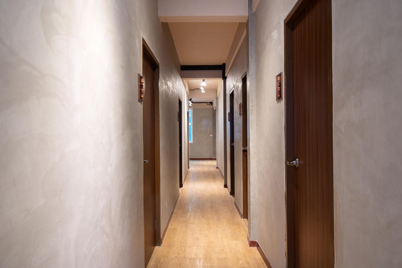 Buri Hostel Бангкок Экстерьер фото