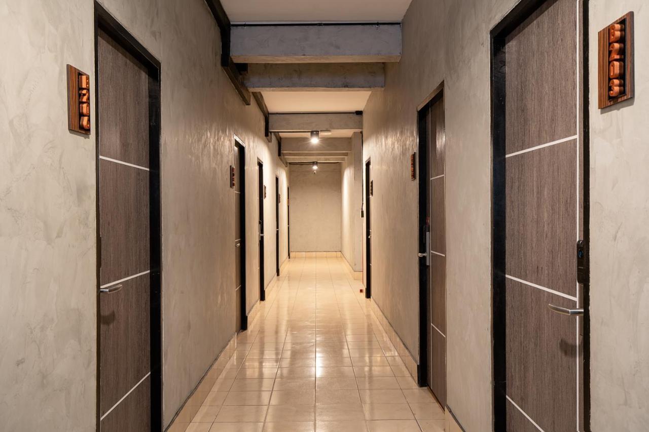 Buri Hostel Бангкок Экстерьер фото